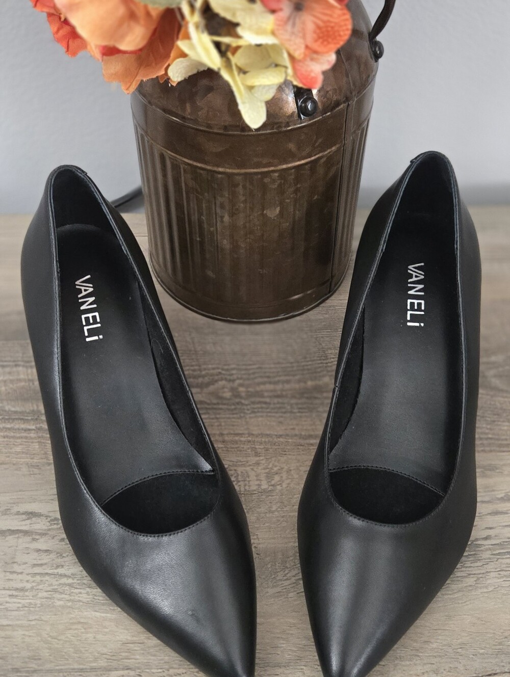 Vaneli Black Pointed-Toe Leather Pumps